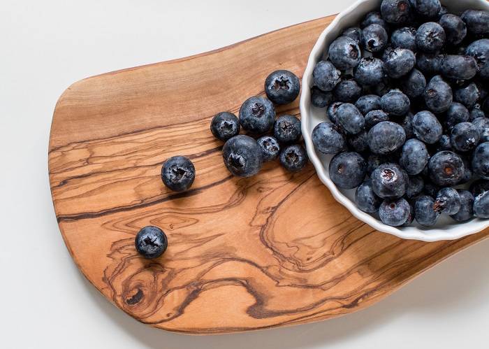 Bowl of fresh blueberries, a colorful and nutritious snack