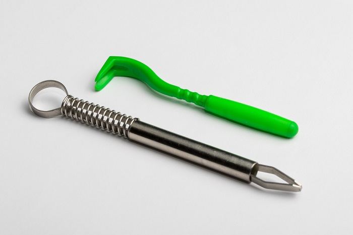 Tools for removing ticks
