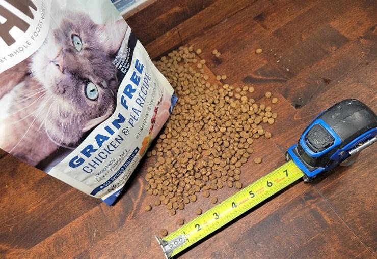 Assessment of Whole Paws dry cat food round kibble size