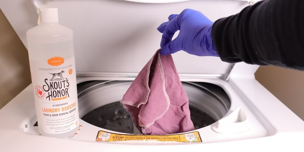 Skouts-Honor-Putting-Cloth-into-Washing-Machine-2-scaled