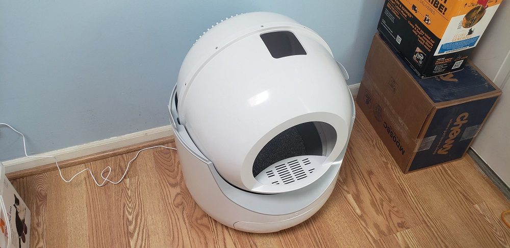 cleanpethome automatic litter box with the lid removed