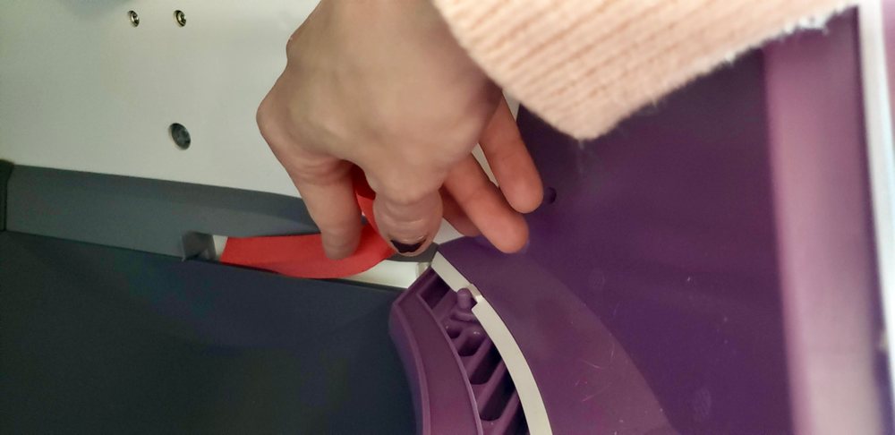 tester installing rubber foam pieces on ELS Pet Cleaning Litter Box