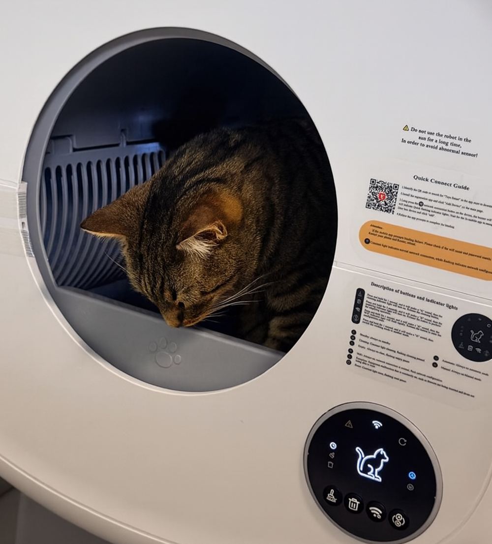 Cumrige Self Cleaning Litter Box.