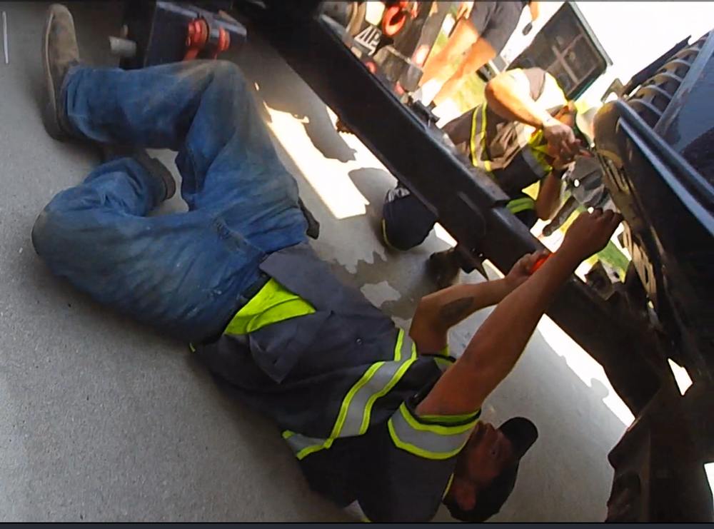 Tow Truck Drivers Save Kitten by Dismantling Car..