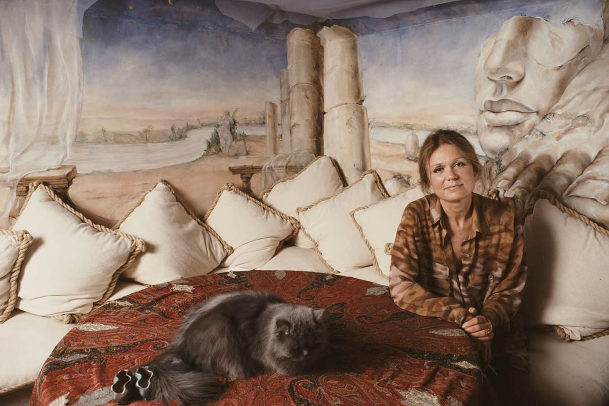 Gloria Steinem with cat